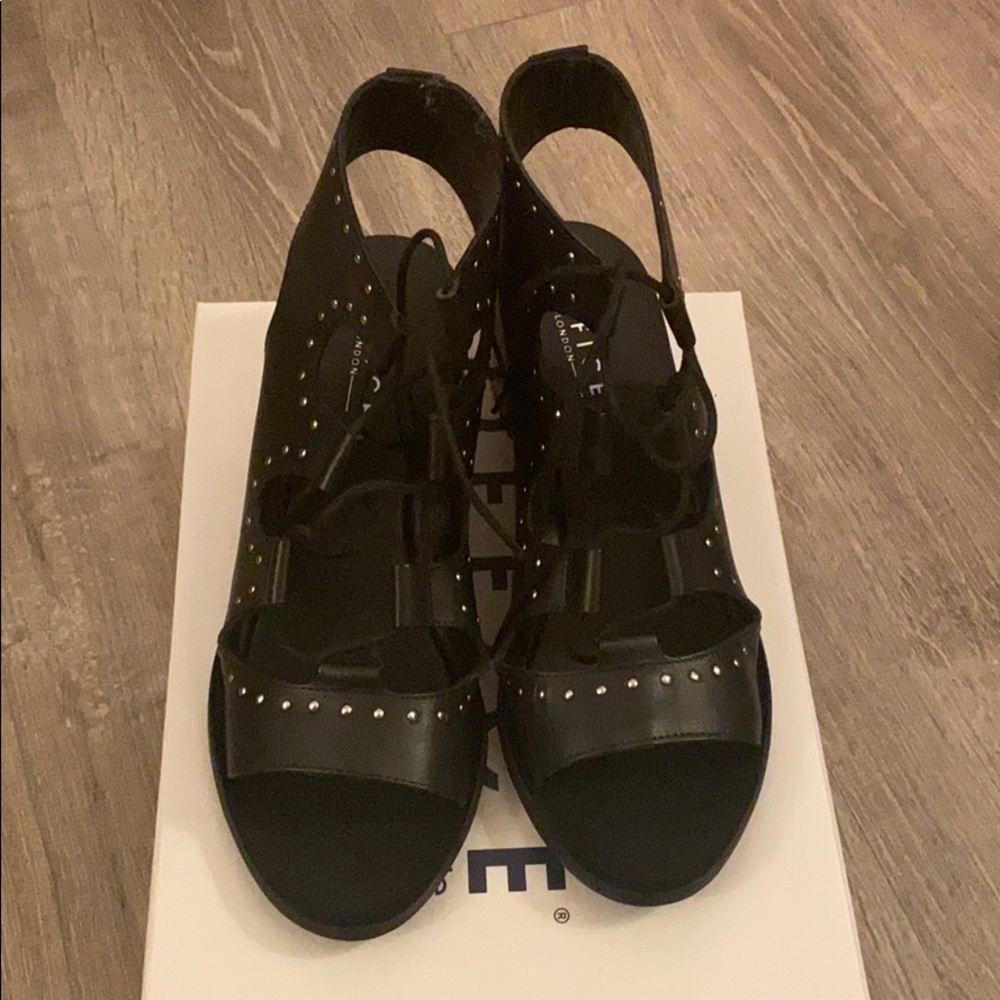Office leather laced sandals